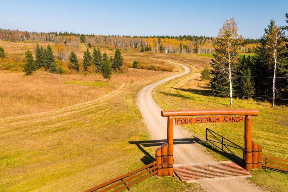 Autumn drone 4 hearts 0430 2200px 1024x682