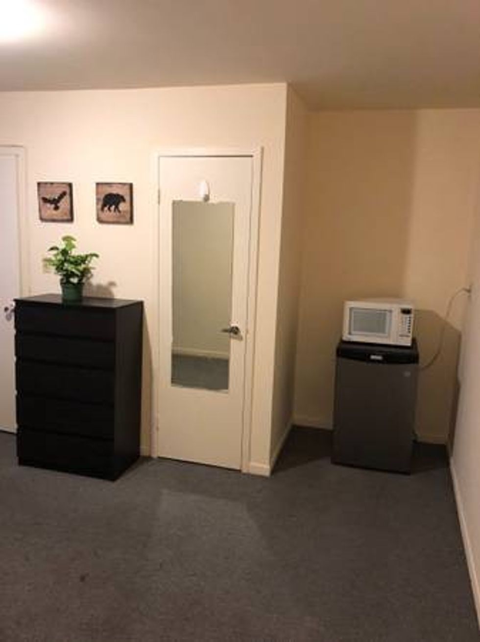 Bachelor no kitchen 2