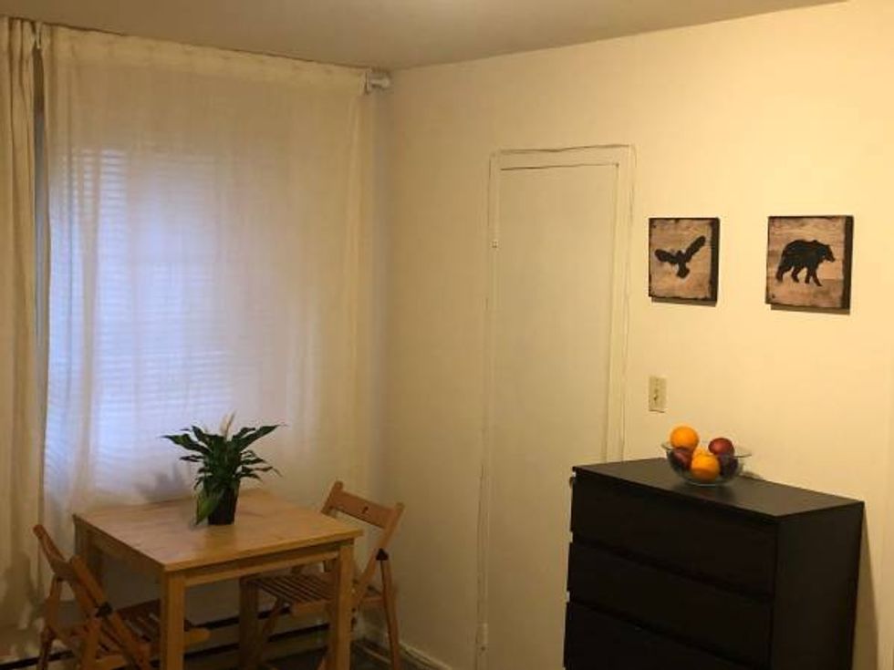 Bachelor no kitchen 3