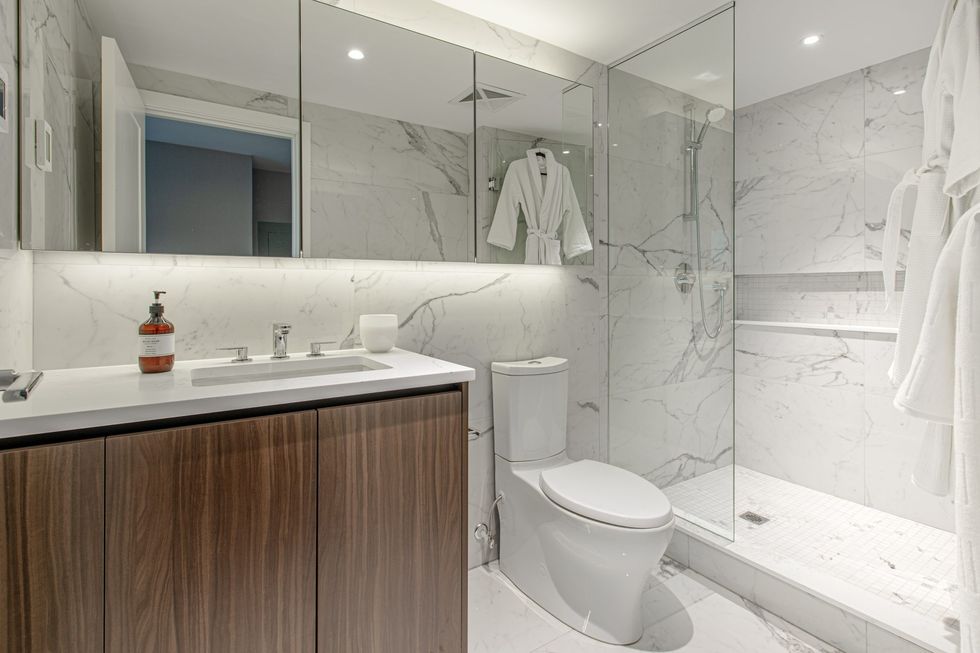 Bedroom 1 bathroom photo by laura rossi scaled 1