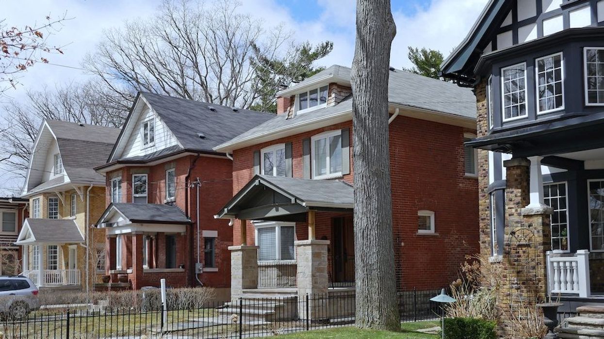 canadians buy home