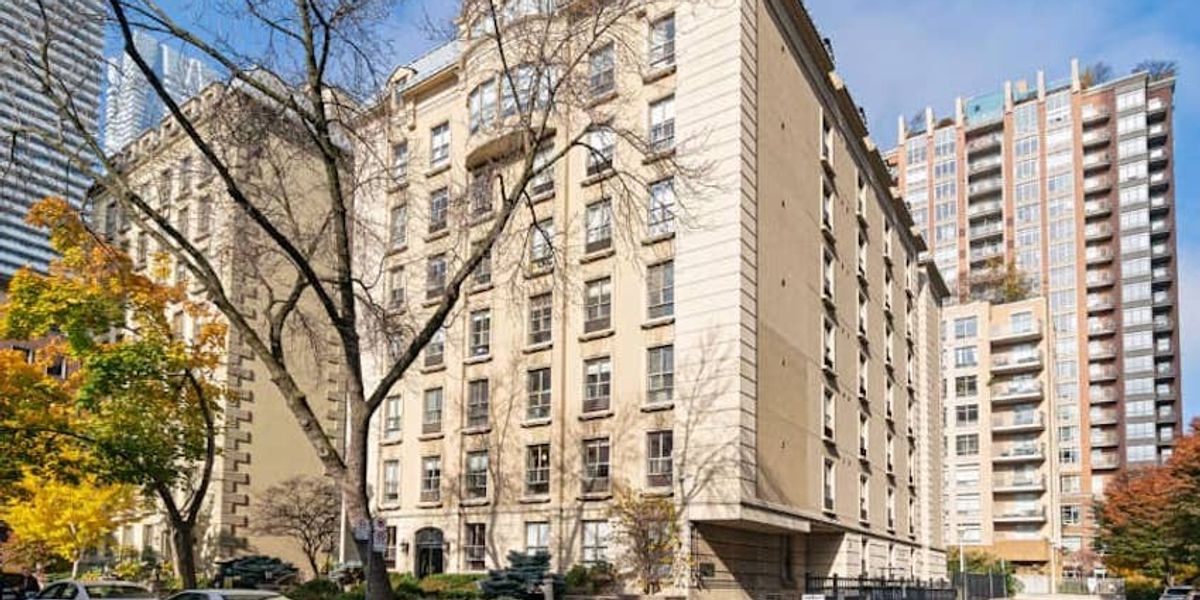 Stunning Affordable Industrial Penthouse Apartments image