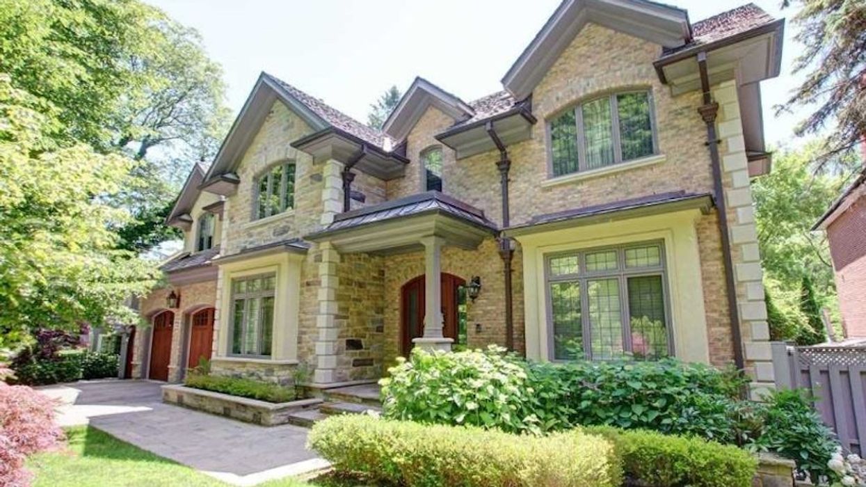 This Hoggs Hollow Estate is an Exquisite Cottage in the City