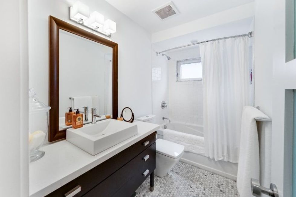 Clarendon bath 2 min