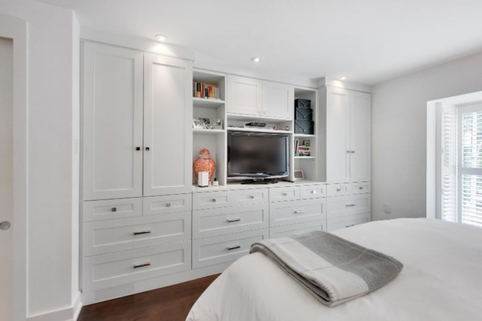 Clarendon bedroom 2 min