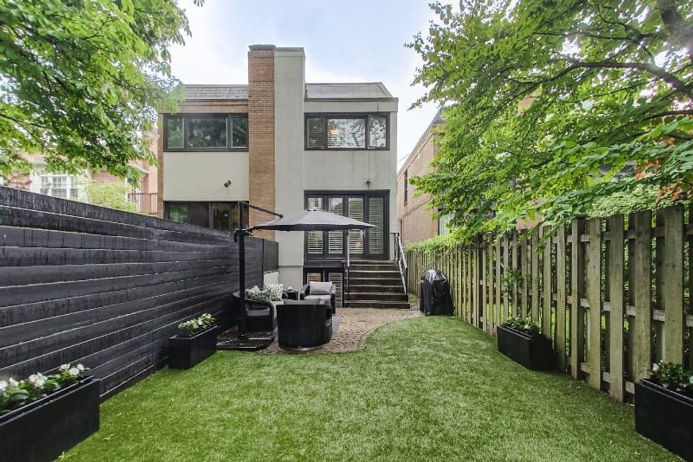 Clarendon outdoor 2 min