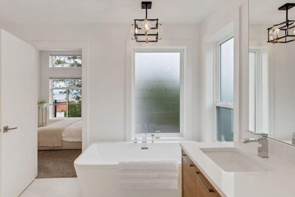 Cordova bay ensuite 2