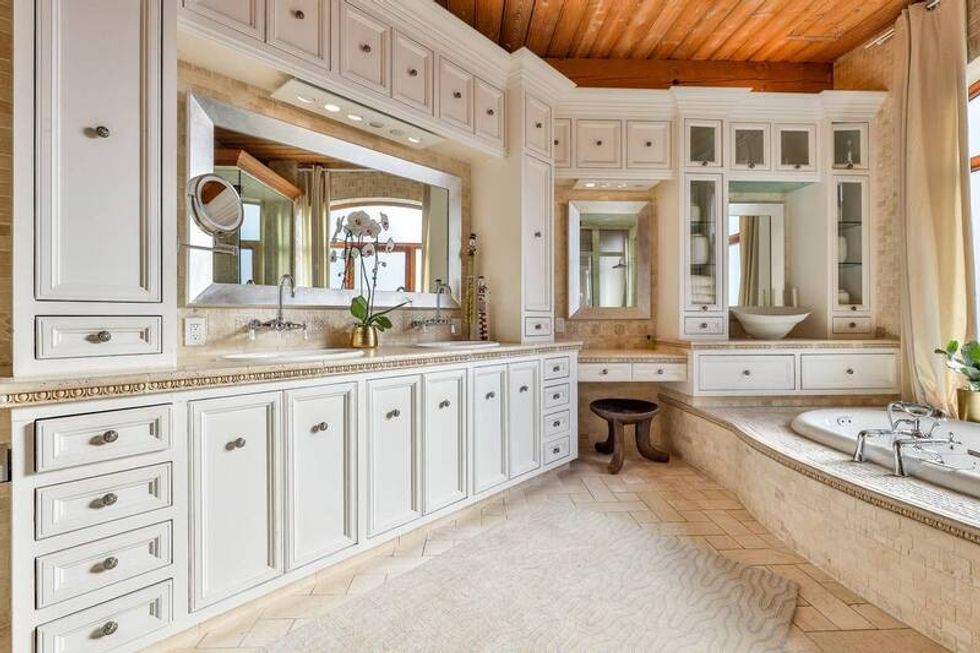 Excl2893000 210928014049729