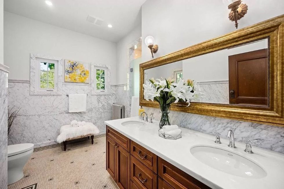 Fdbbcaebdb55e03a4417a70497d56082 uncropped scaled within 1536 1152