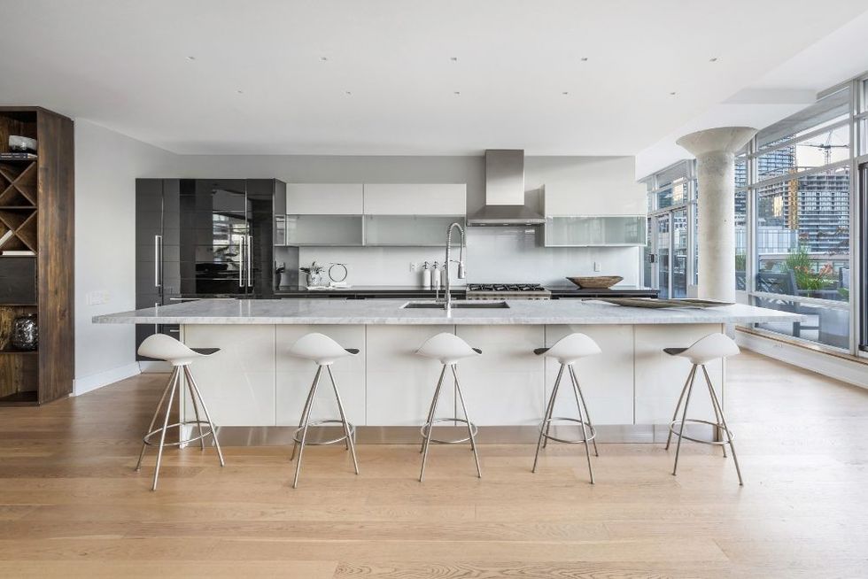 harvey specters penthouse suits