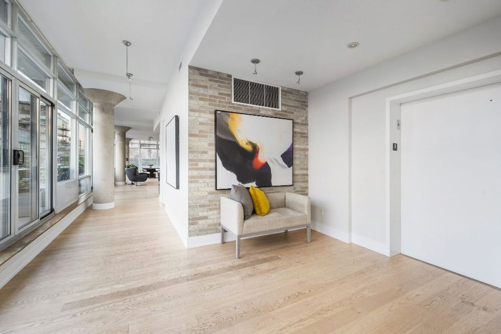 harvey specters penthouse suits