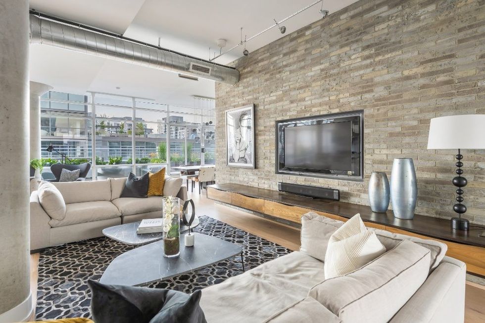 harvey specters penthouse suits