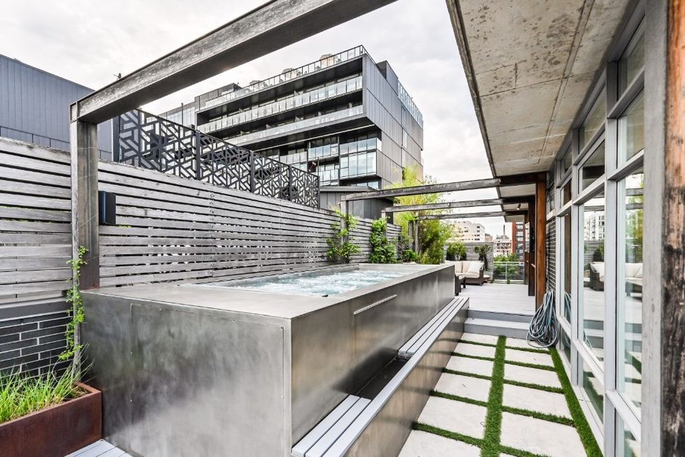 harvey specters penthouse suits