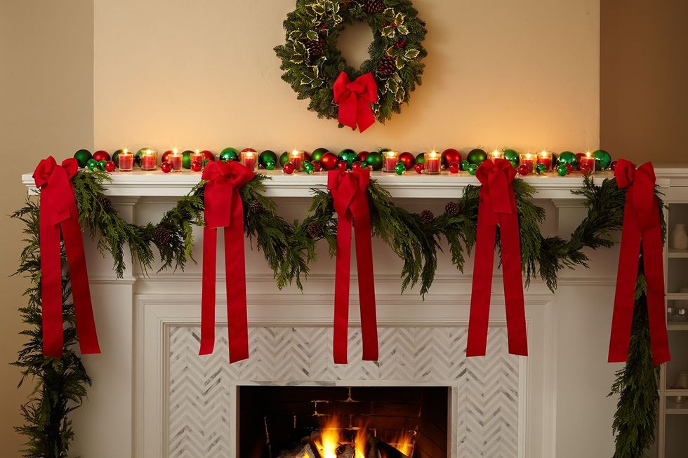 holiday-decor-deck-the-halls