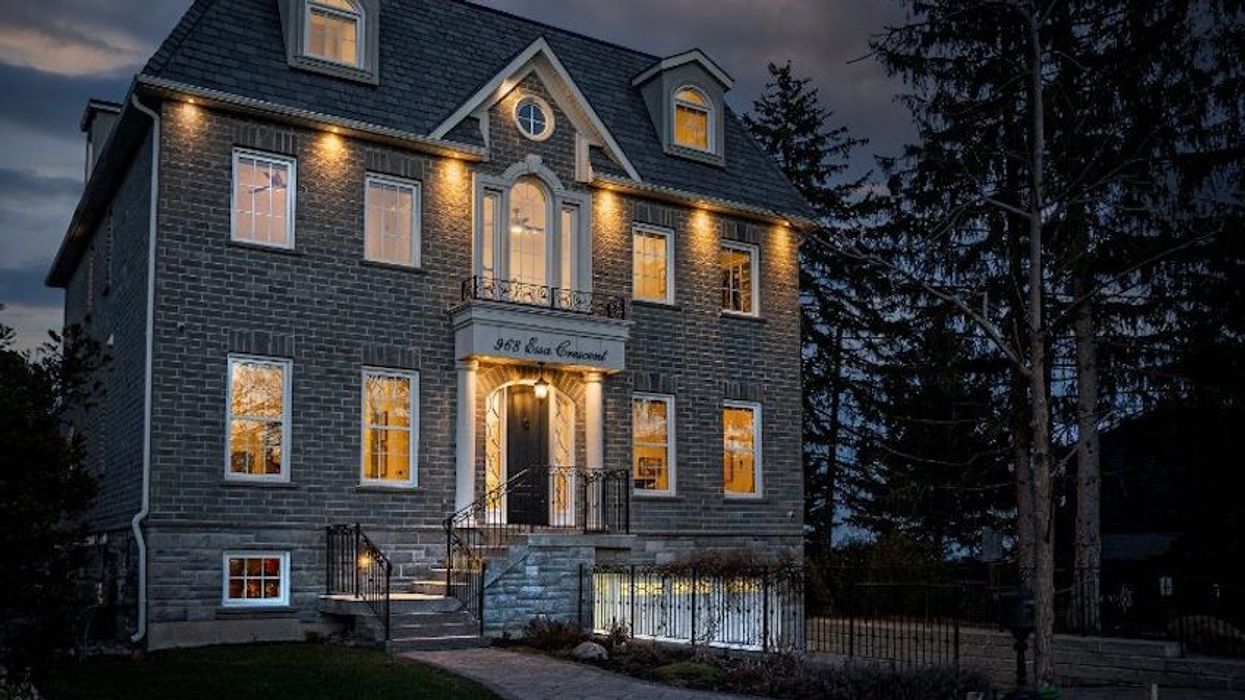 Lake House on Frenchman's Bay Marries Urban Life and Nature