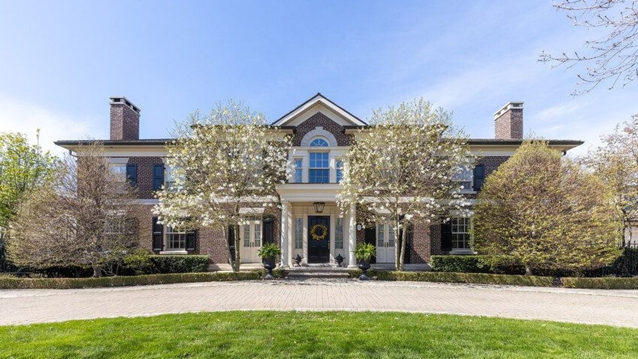 Peek Inside This Newly-Listed Luxury Estate in Niagara-On-The-Lake