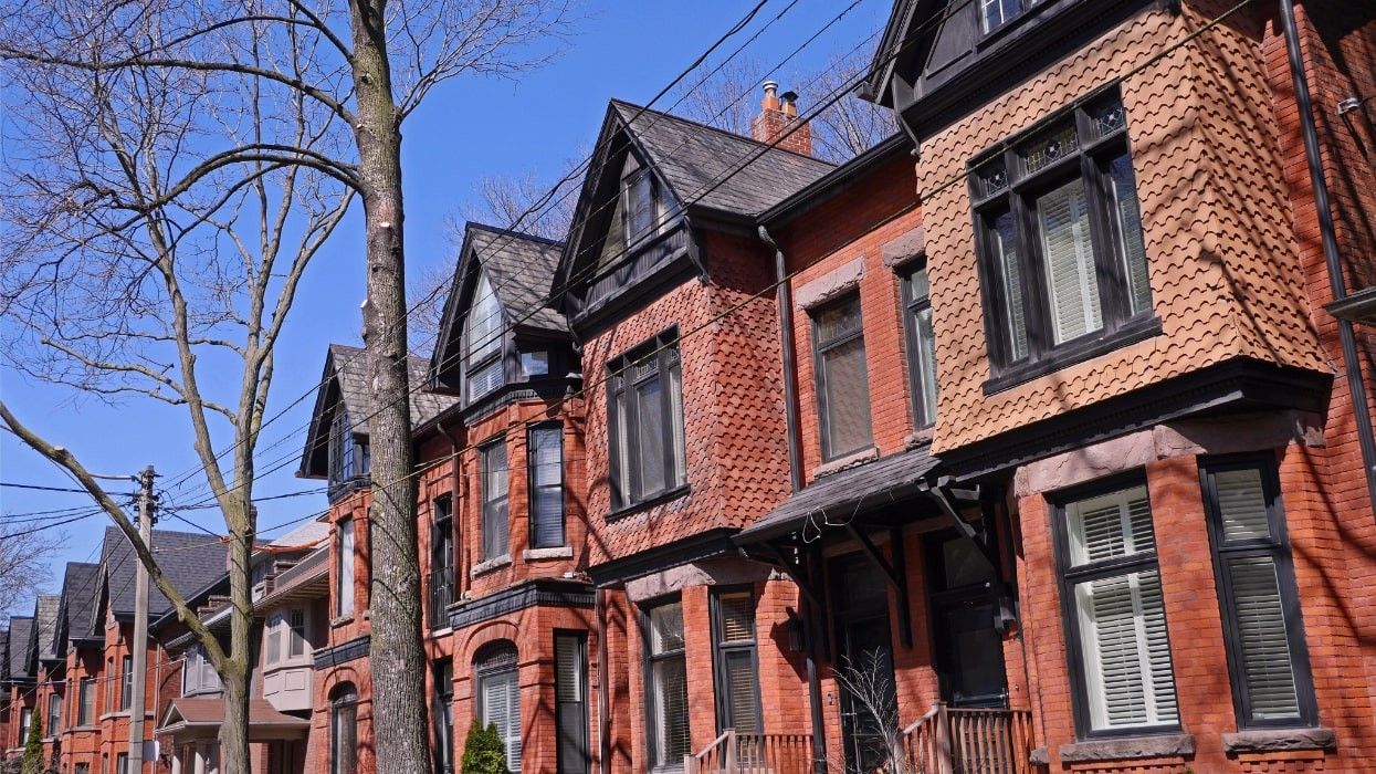 Canadian Mortgage Holders Reduce Spending Amidst High Interest Rates