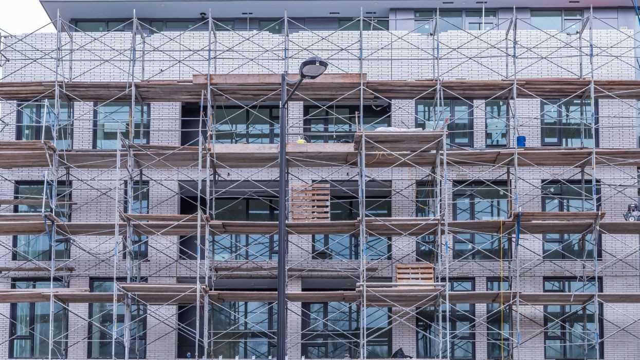 Experts: Despite Small Steps Forward, Canadian Housing Crisis Is Far From Being Solved
