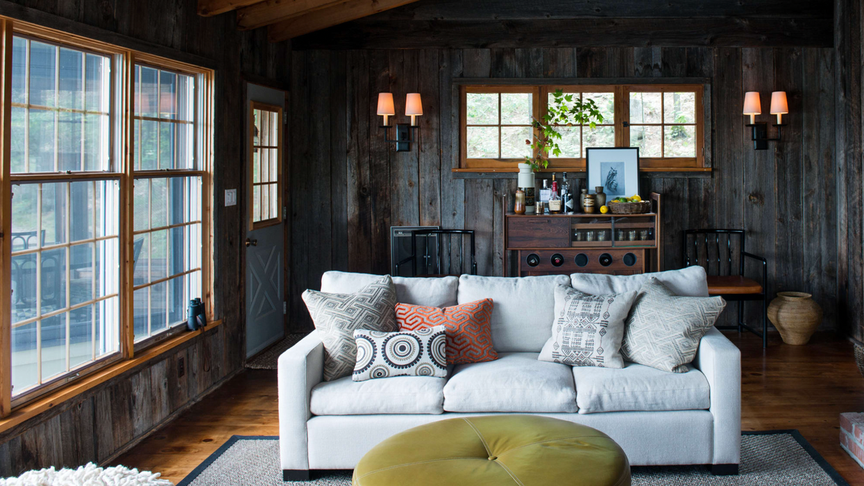 This Cozy Lake Muskoka Rental Boasts Stunning Sunsets