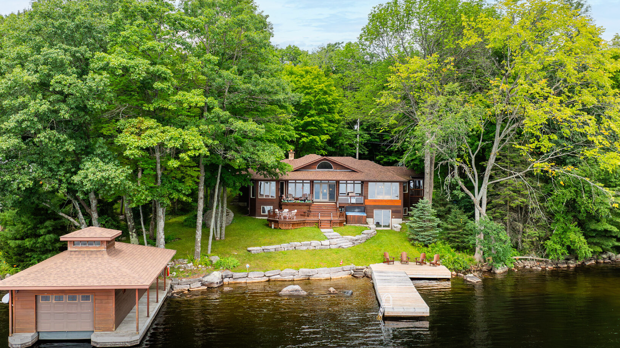 This Lake Muskoka Cottage Was Made For 'Barefoot Summers' (And Beyond)