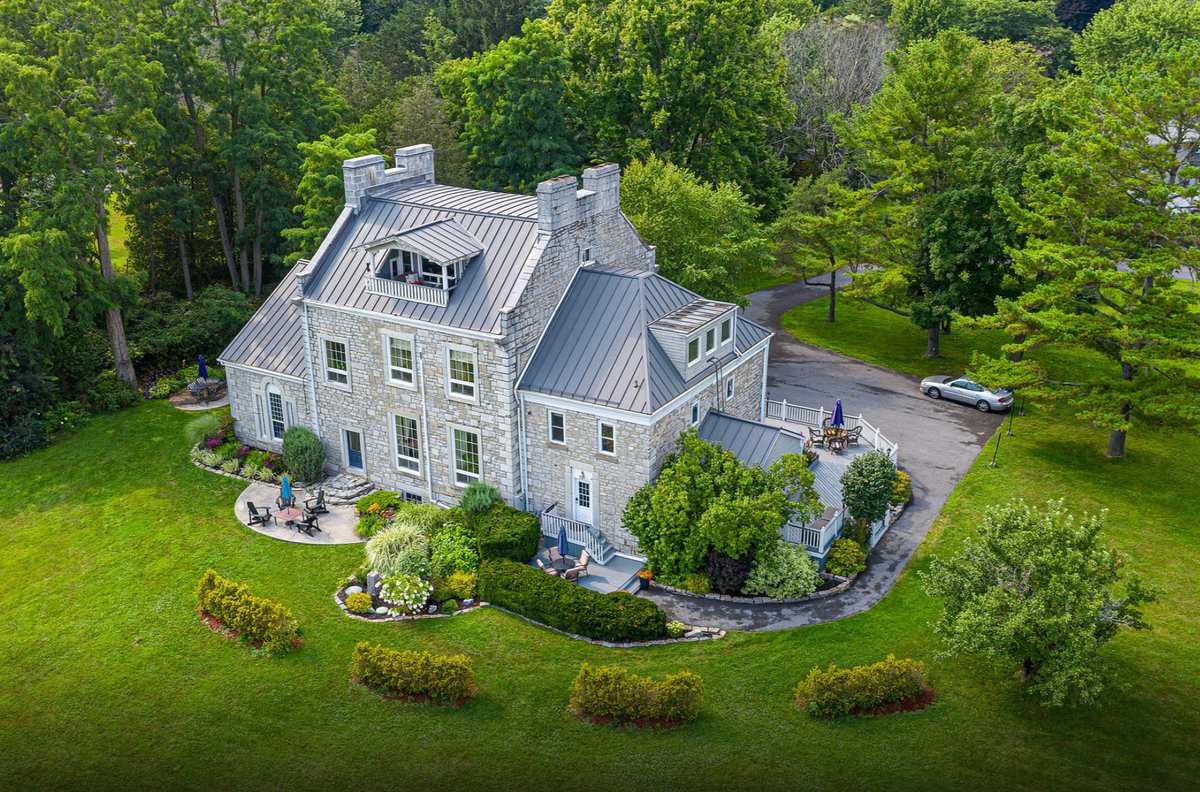 Popular Inn Hits Kingston Market (And Serves Exciting Business Opportunity)