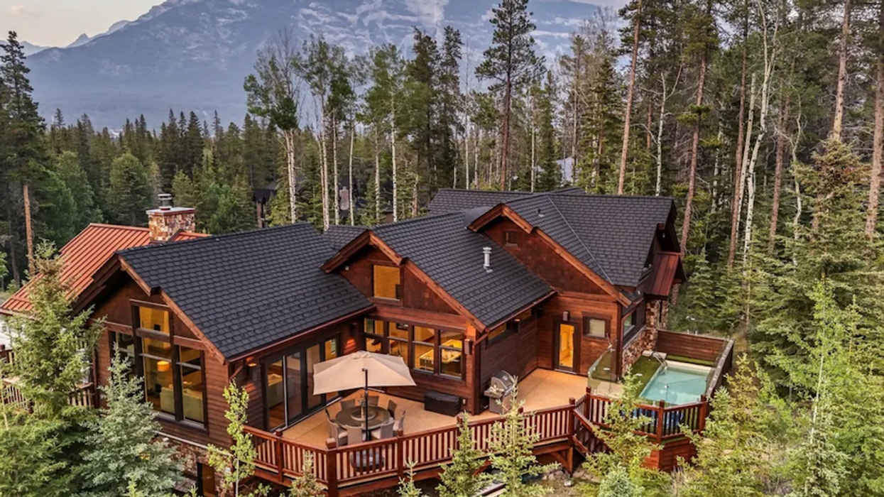 Striking Alberta Home Brings Modern Opulence To The Alpines