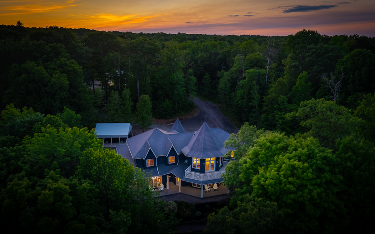 This Lakeside Haliburton Hideaway Epitomizes Serenity