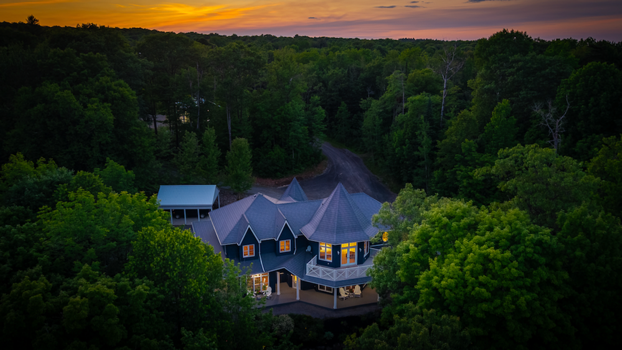 This Lakeside Haliburton Hideaway Epitomizes Serenity
