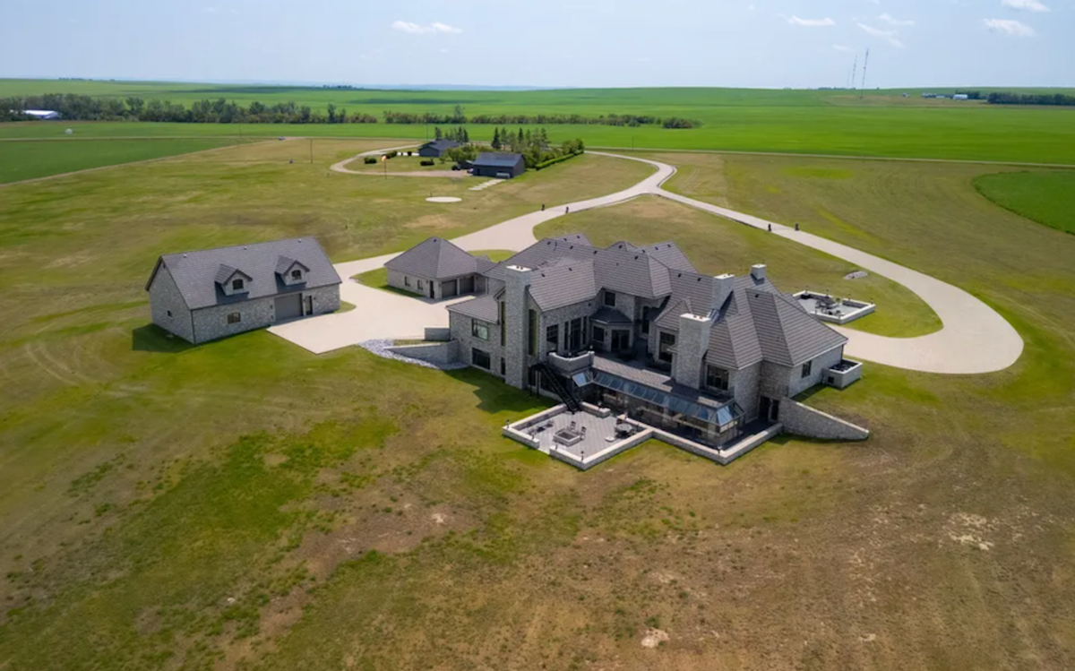 Rural Alberta Estate Serves Optimal Indoor-Outdoor Living