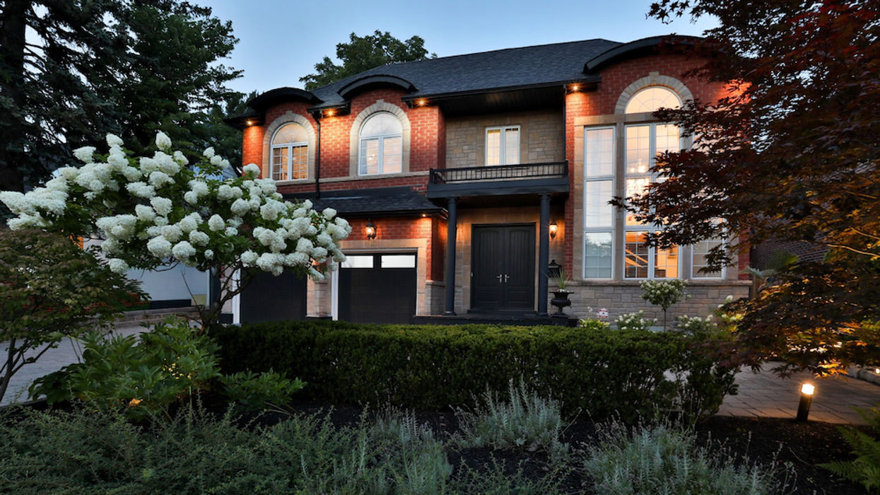 Edenbridge-Humber Valley Home Is A Private Resort In The City