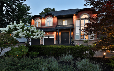 Edenbridge-Humber Valley Home Is A Private Resort In The City