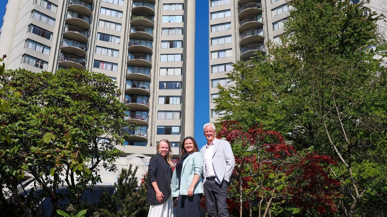 Left to right: Nch'ḵay̓ CDO Jennifer Podmore Russell, Nch'ḵay̓ CEO Mindy Wight, and CAPREIT President & CEO Mark Kenney.