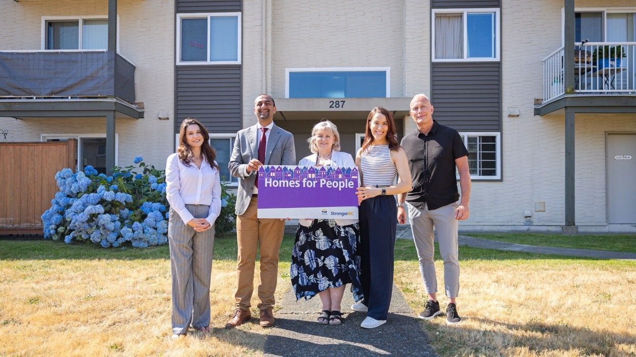 Minister of Housing Ravi Kahlon (second, left) and Rental Protection Fund CEO Katie Maslechko (second, right).