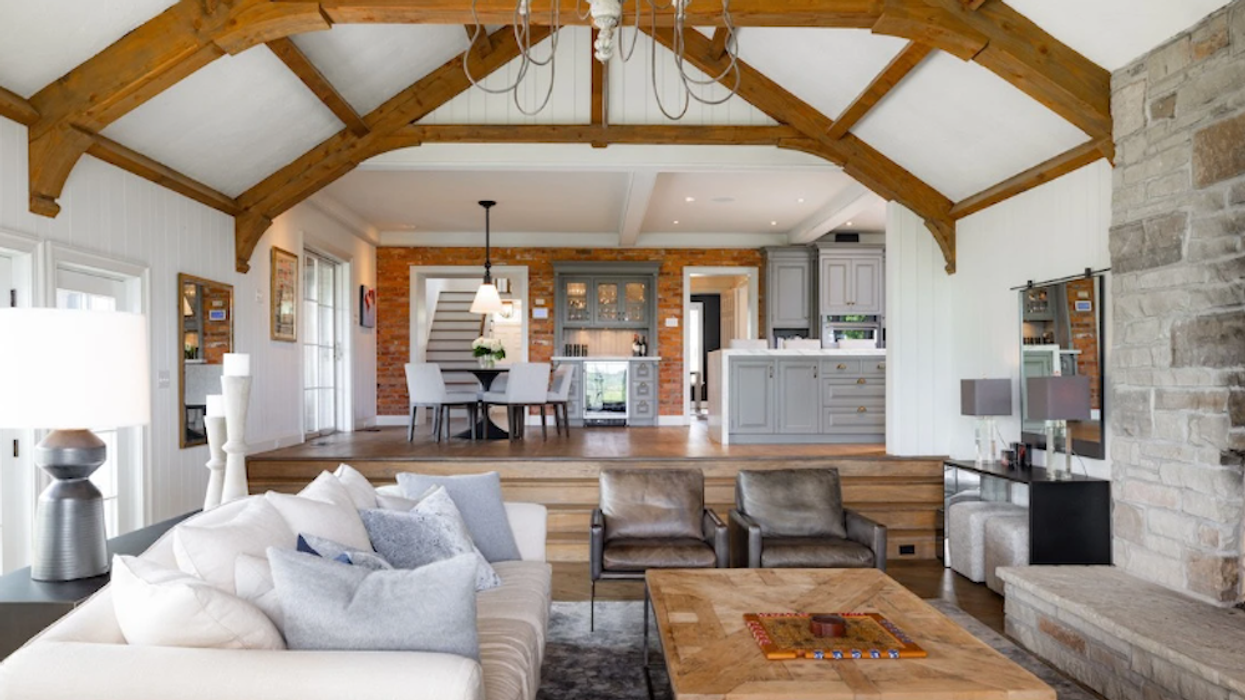 $6.9M Modern Farmhouse Sits On 12 Acres In The Heart Of Aurora