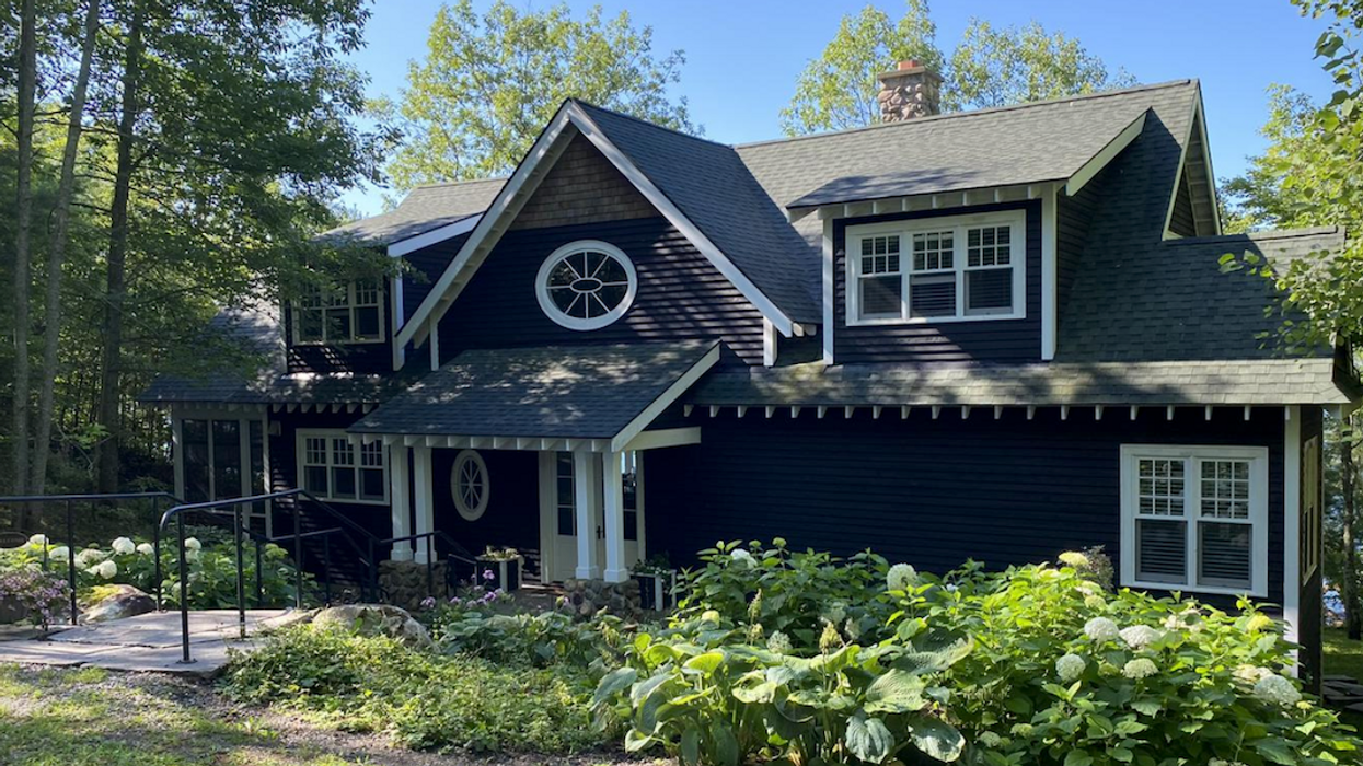 Rent: Impeccable Lakefront Home Boasts "Olde" Muskoka Character
