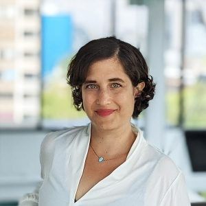 Naama 08 min 300x300