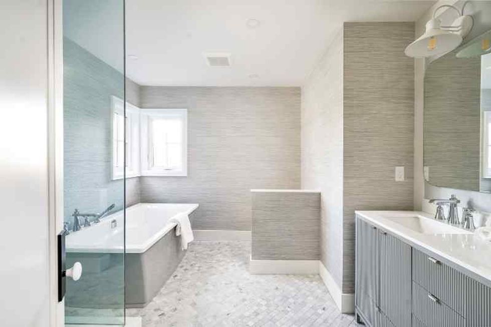 Niagara estate bath 2