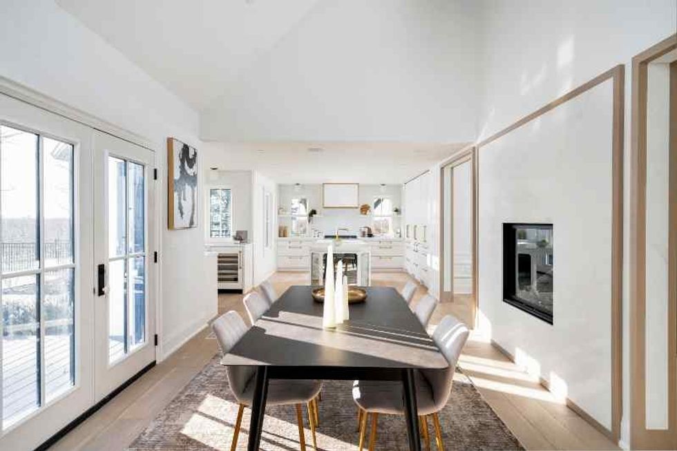 Niagara estate dining