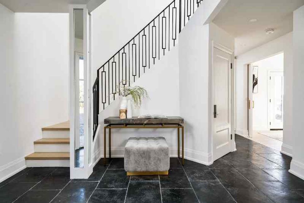 Niagara estate entry 2