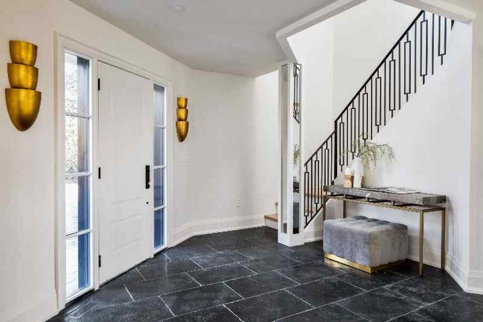 Niagara estate entry