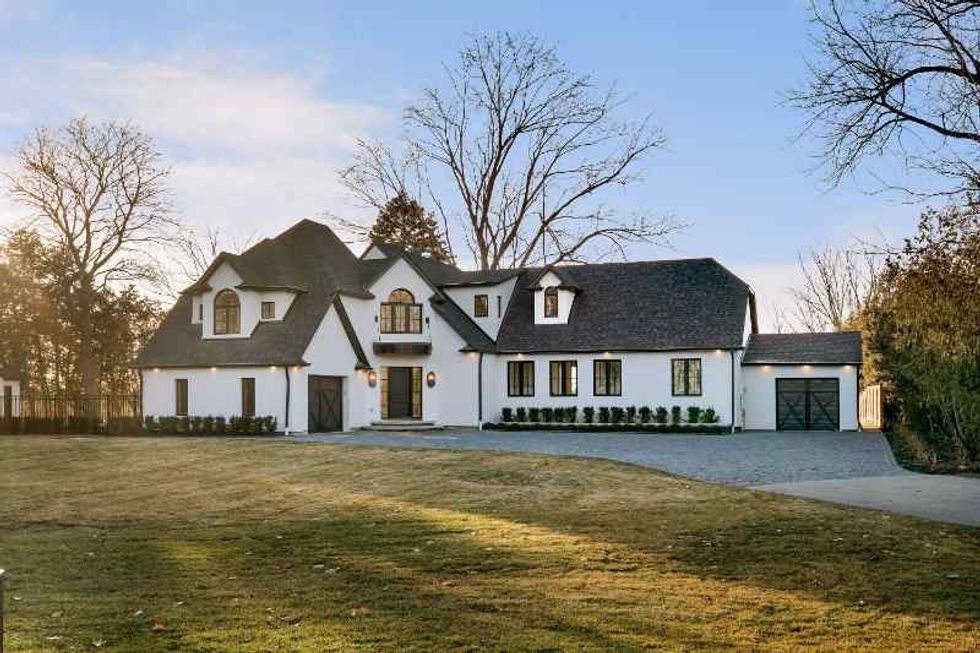 Niagara estate exterior 4