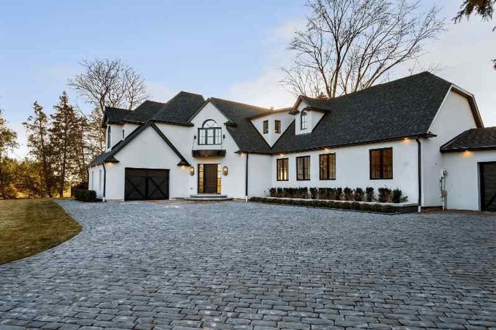 Niagara estate exterior 5