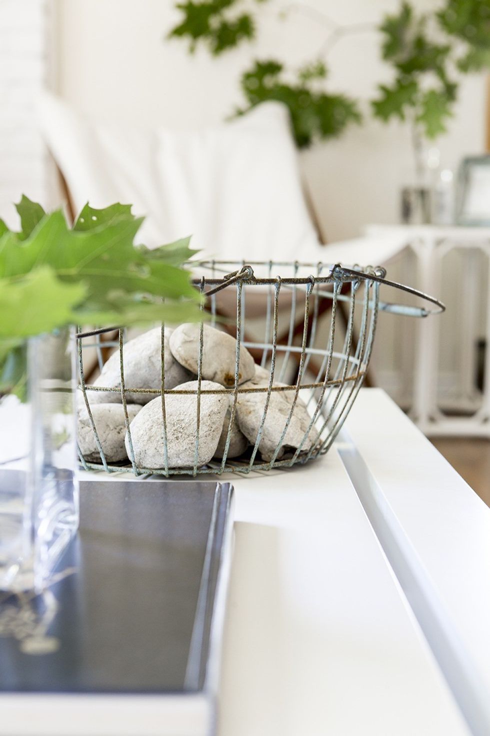 One can never go wrong with accents. At the cottage there's room for creativity, some stones in a wire basket for instance.