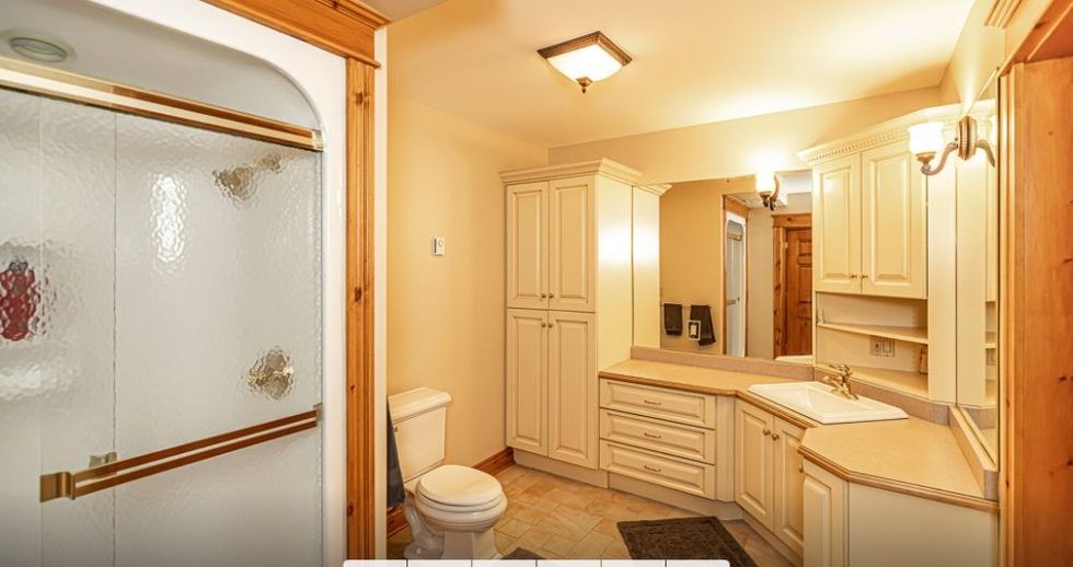 Ontario Has Its Own GreatGatsbyStyle Waterfront Estate