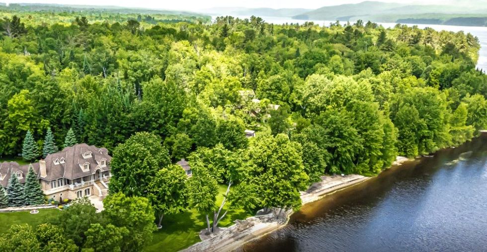 Ontario Has Its Own GreatGatsbyStyle Waterfront Estate