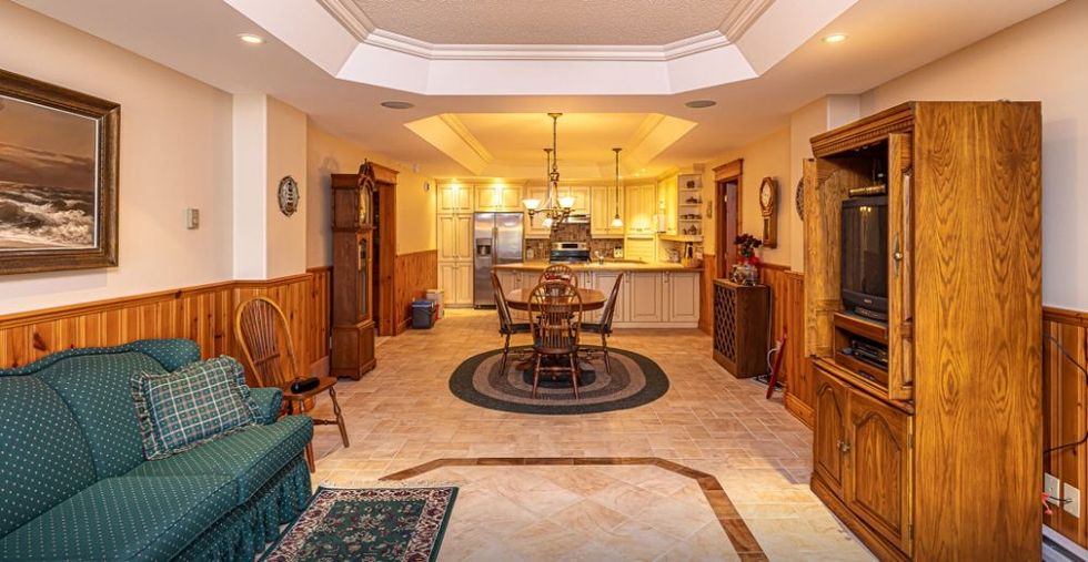 Ontario Has Its Own GreatGatsbyStyle Waterfront Estate