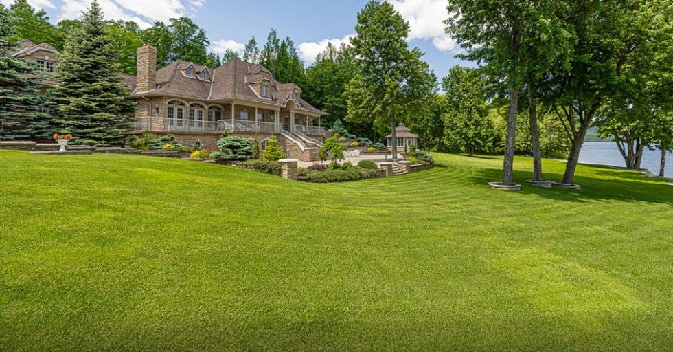 Ontario Has Its Own GreatGatsbyStyle Waterfront Estate