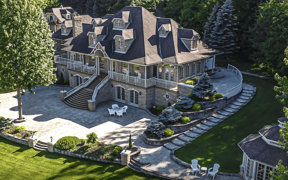 Ontario Has Its Own GreatGatsbyStyle Waterfront Estate