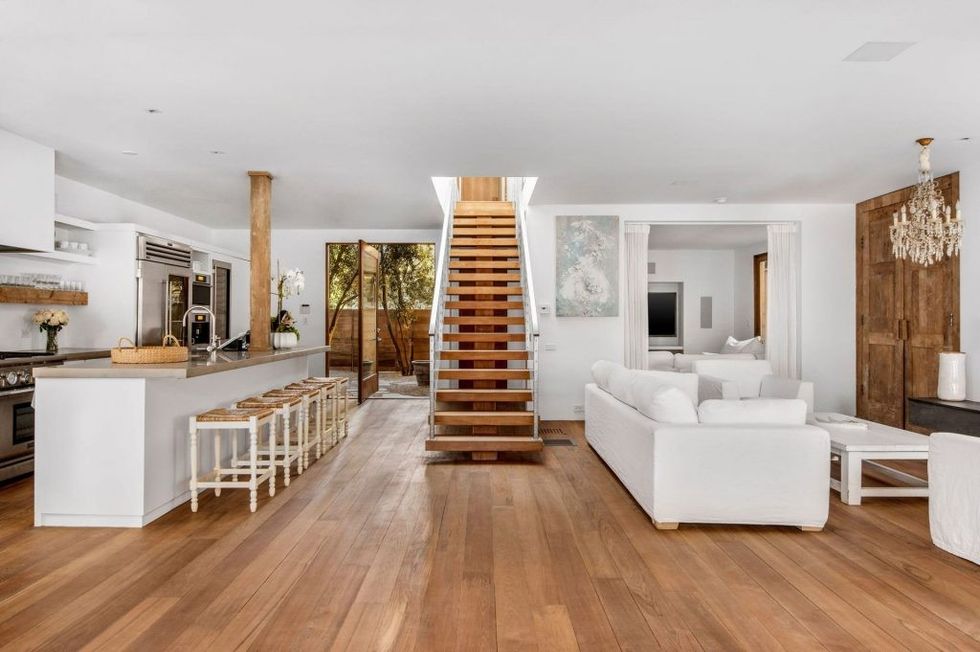 Pamela anderson malibu kitchen living 1024x681