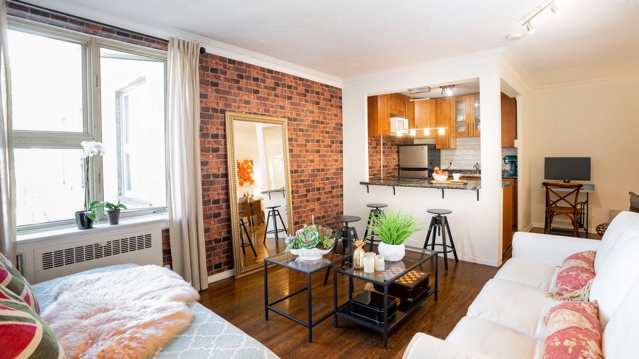 This Cozy $399,000 Deer Park Condo Is As Cute As A Button